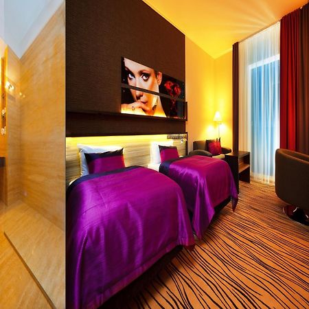 Blue Diamond Hotel Active Spa Trzebownisko المظهر الخارجي الصورة