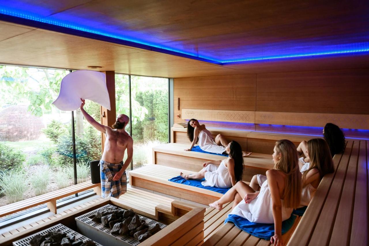 Blue Diamond Hotel Active Spa Trzebownisko المظهر الخارجي الصورة