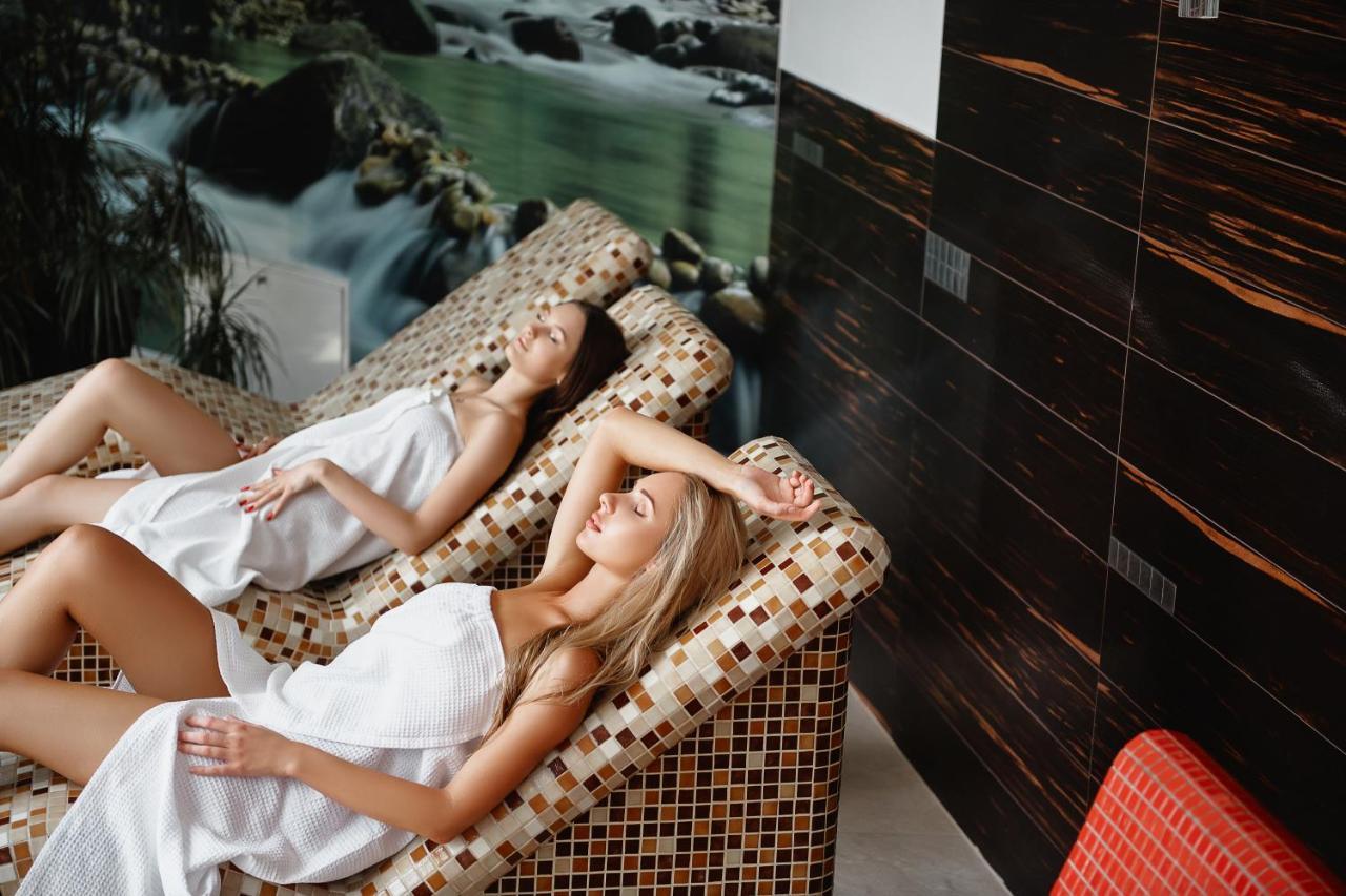 Blue Diamond Hotel Active Spa Trzebownisko المظهر الخارجي الصورة