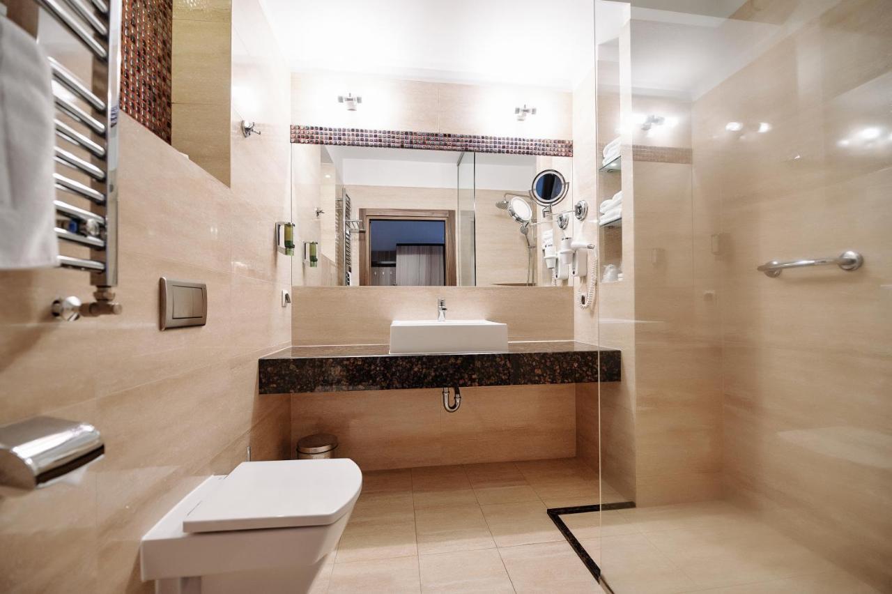 Blue Diamond Hotel Active Spa Trzebownisko المظهر الخارجي الصورة