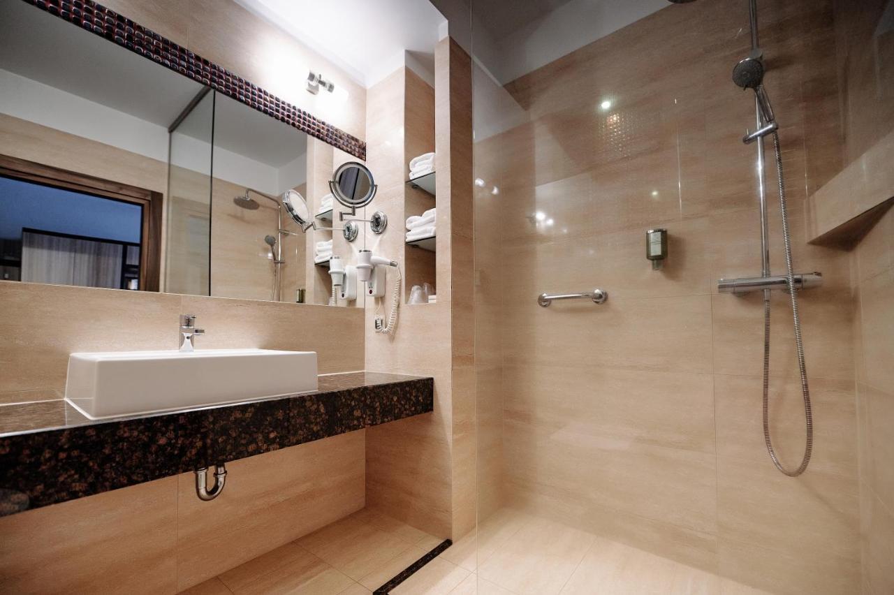Blue Diamond Hotel Active Spa Trzebownisko المظهر الخارجي الصورة