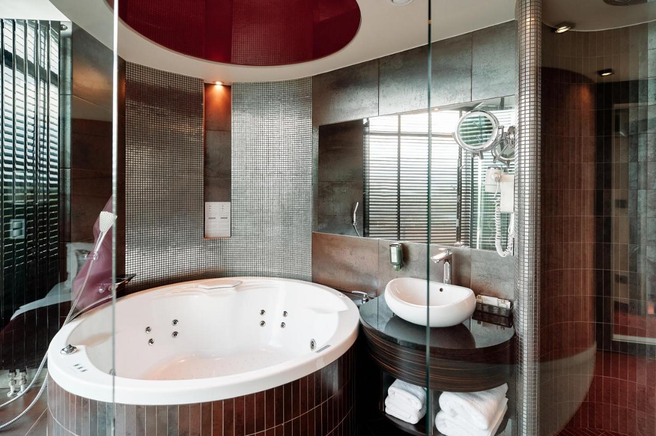 Blue Diamond Hotel Active Spa Trzebownisko المظهر الخارجي الصورة
