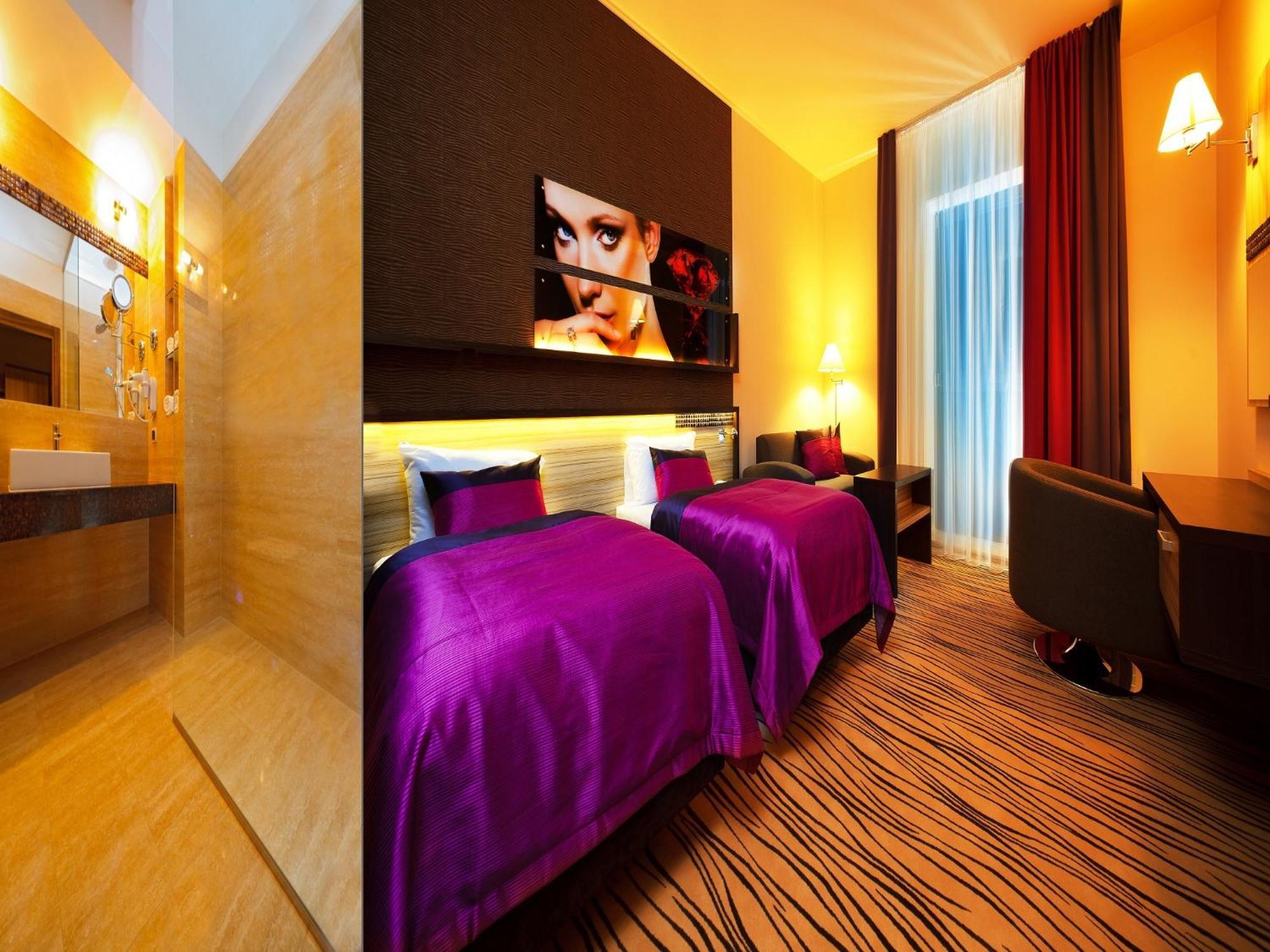 Blue Diamond Hotel Active Spa Trzebownisko المظهر الخارجي الصورة