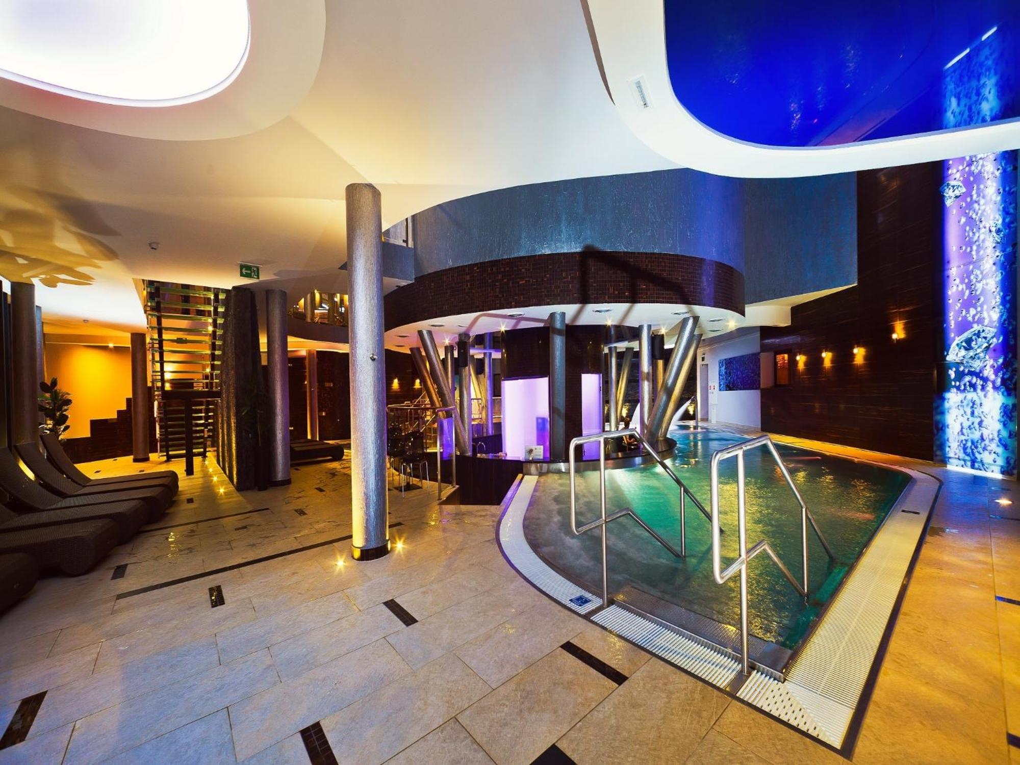 Blue Diamond Hotel Active Spa Trzebownisko المظهر الخارجي الصورة