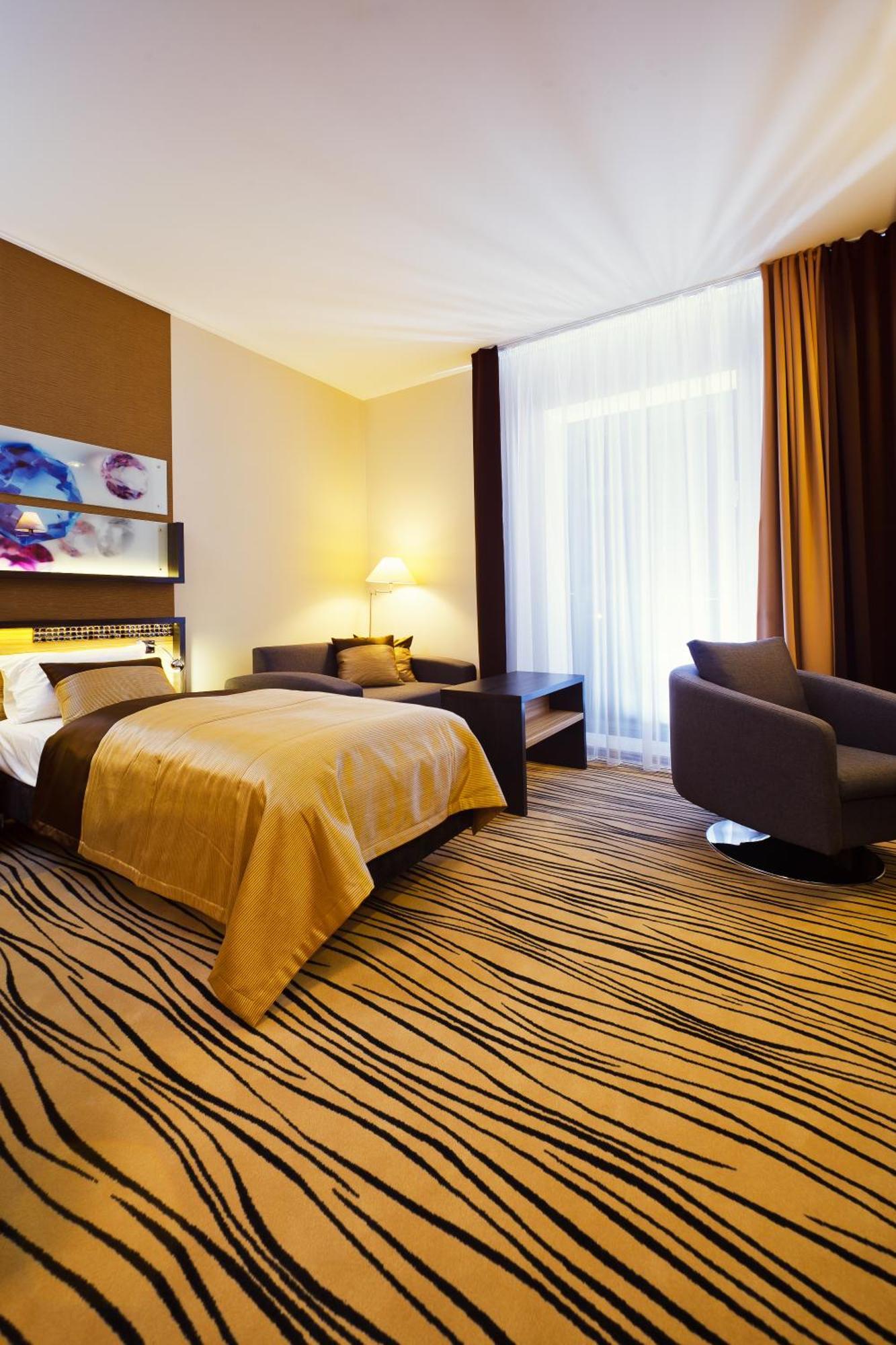 Blue Diamond Hotel Active Spa Trzebownisko المظهر الخارجي الصورة