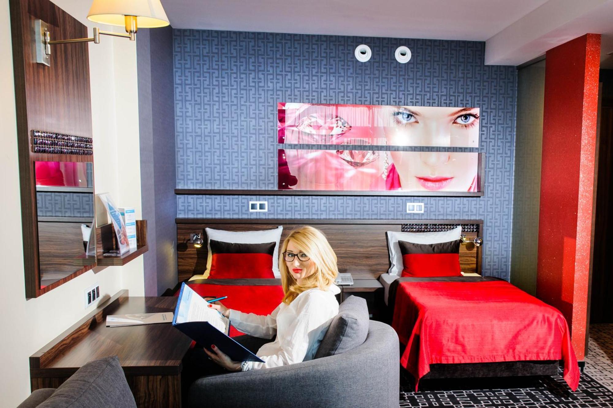 Blue Diamond Hotel Active Spa Trzebownisko المظهر الخارجي الصورة