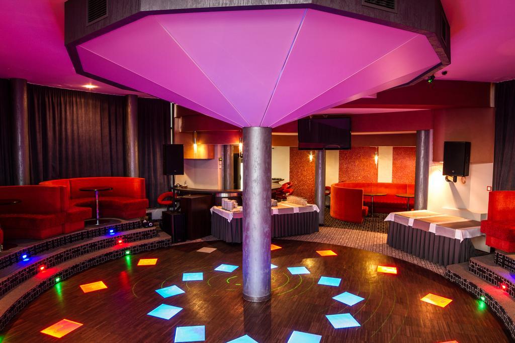 Blue Diamond Hotel Active Spa Trzebownisko المظهر الخارجي الصورة