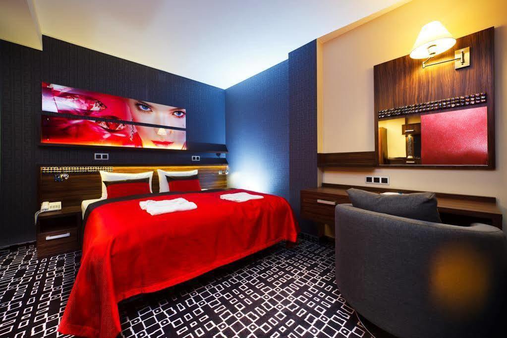 Blue Diamond Hotel Active Spa Trzebownisko المظهر الخارجي الصورة
